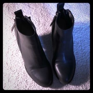Size 8 DV Ankle Bootie